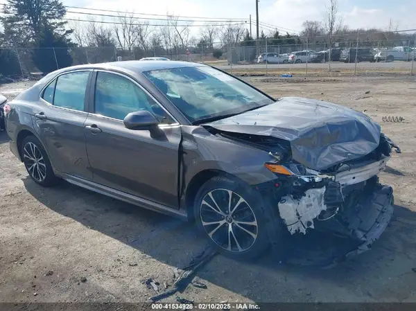 4T1G11AK8LU883551 2020 TOYOTA CAMRY - Image 1