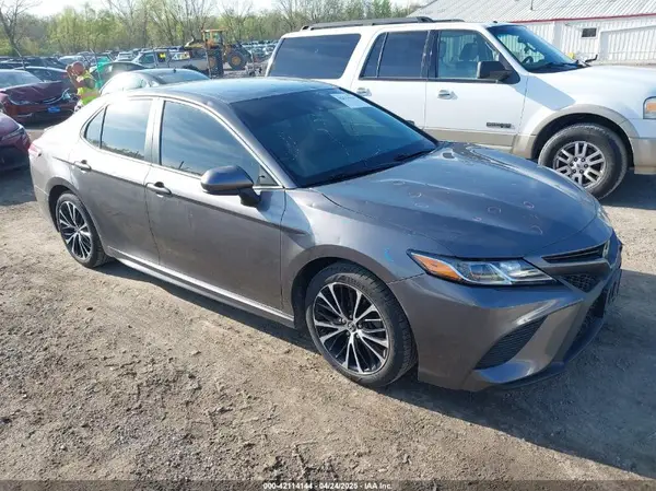 4T1G11AK8LU892525 2020 TOYOTA CAMRY - Image 1