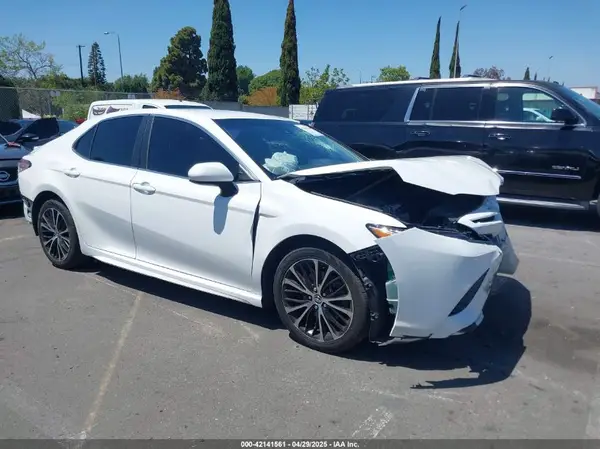 4T1G11AK8LU913616 2020 TOYOTA CAMRY - Image 1
