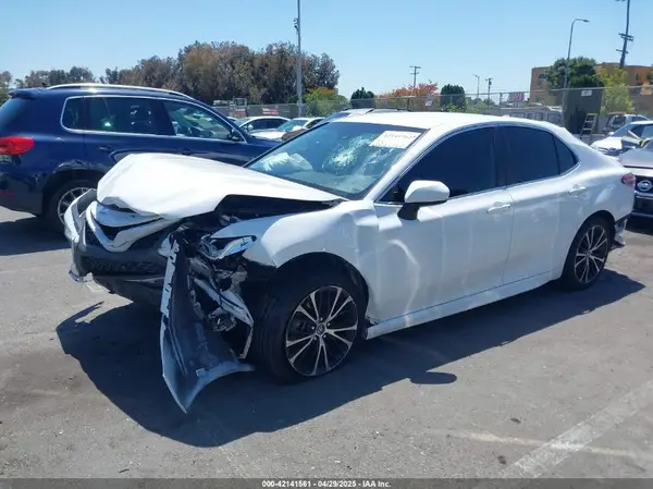 4T1G11AK8LU913616 2020 TOYOTA CAMRY - Image 2