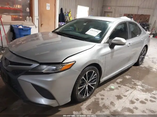 4T1G11AK8LU916807 2020 TOYOTA CAMRY - Image 2