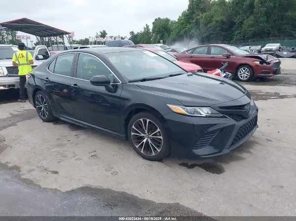 4T1G11AK8LU925295 2020 TOYOTA CAMRY - Image 1