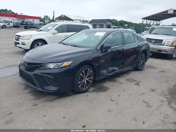 4T1G11AK8LU925295 2020 TOYOTA CAMRY - Image 2
