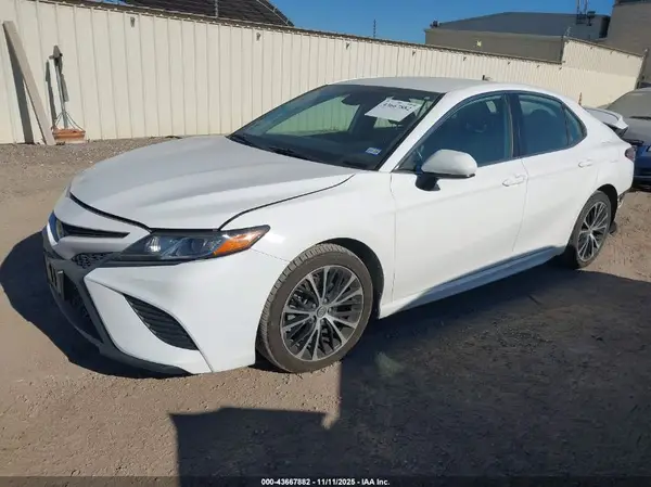 4T1G11AK8LU932117 2020 TOYOTA CAMRY - Image 2