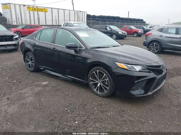 4T1G11AK8LU934899 2020 TOYOTA CAMRY - Image 1
