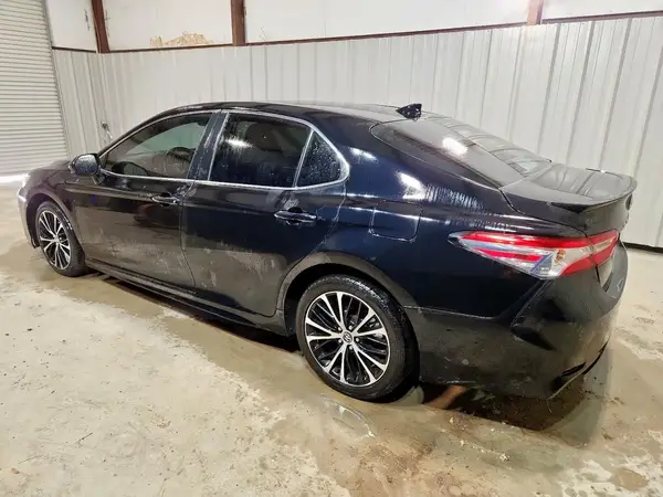 4T1G11AK8LU940945 2020 TOYOTA CAMRY - Image 2