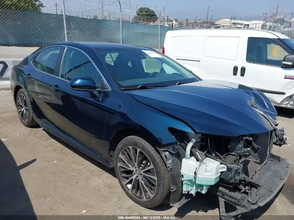 4T1G11AK8LU942243 2020 TOYOTA CAMRY - Image 1