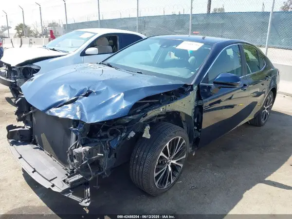 4T1G11AK8LU942243 2020 TOYOTA CAMRY - Image 2