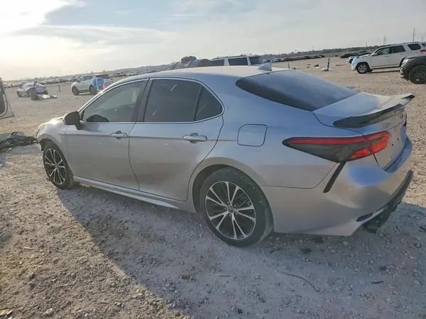 4T1G11AK8LU942260 2020 TOYOTA CAMRY - Image 2