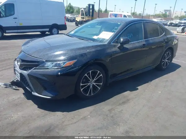 4T1G11AK8LU943375 2020 TOYOTA CAMRY - Image 2