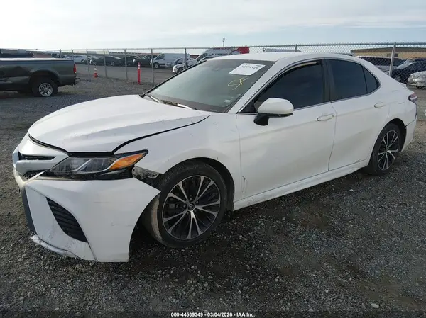 4T1G11AK8LU944185 2020 TOYOTA CAMRY - Image 2