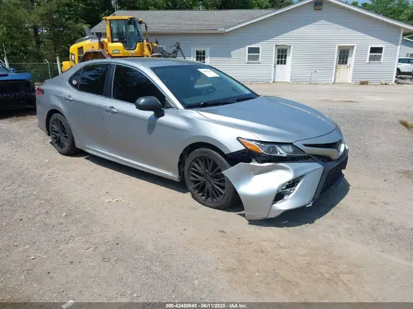 4T1G11AK8LU944297 2020 TOYOTA CAMRY - Image 1