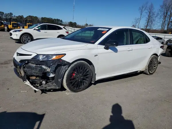 4T1G11AK8LU945014 2020 TOYOTA CAMRY - Image 1