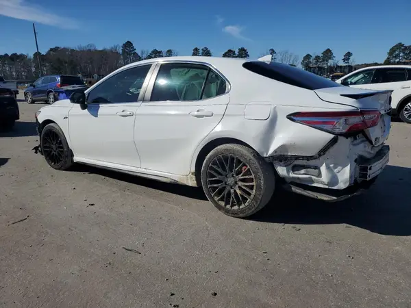 4T1G11AK8LU945014 2020 TOYOTA CAMRY - Image 2