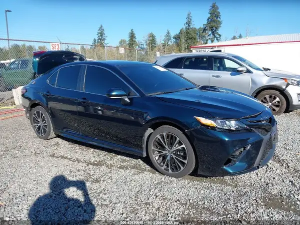 4T1G11AK8LU947426 2020 TOYOTA CAMRY - Image 1