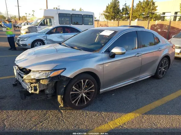 4T1G11AK8LU947720 2020 TOYOTA CAMRY - Image 2