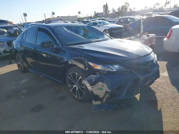 4T1G11AK8LU947944 2020 TOYOTA CAMRY - Image 1