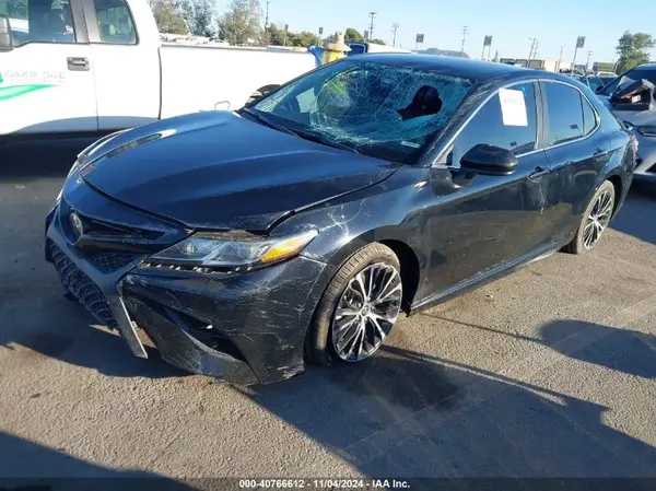 4T1G11AK8LU947944 2020 TOYOTA CAMRY - Image 2