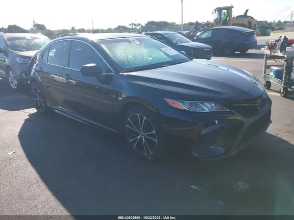4T1G11AK8LU956742 2020 TOYOTA CAMRY - Image 1