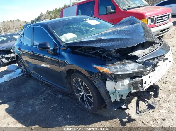 4T1G11AK8LU957860 2020 TOYOTA CAMRY - Image 1