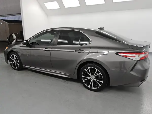 4T1G11AK8LU961357 2020 TOYOTA CAMRY - Image 2