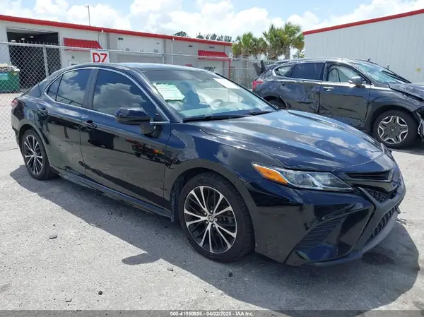 4T1G11AK8LU961567 2020 TOYOTA CAMRY - Image 1