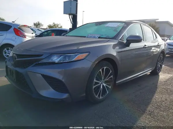 4T1G11AK8LU965621 2020 TOYOTA CAMRY - Image 2