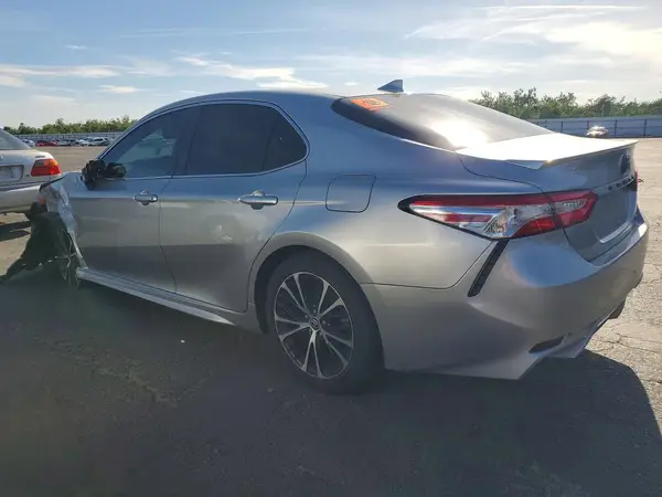 4T1G11AK8LU969586 2020 TOYOTA CAMRY - Image 2