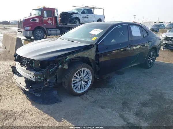 4T1G11AK8LU970818 2020 TOYOTA CAMRY - Image 2