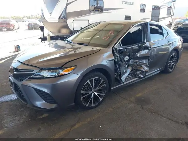 4T1G11AK8LU972603 2020 TOYOTA CAMRY - Image 2