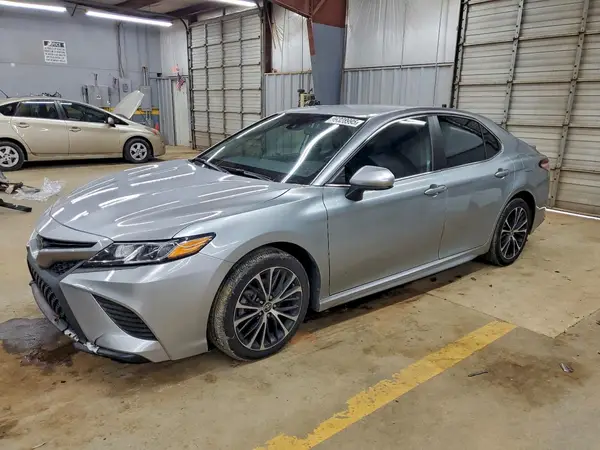 4T1G11AK8LU975954 2020 TOYOTA CAMRY - Image 1