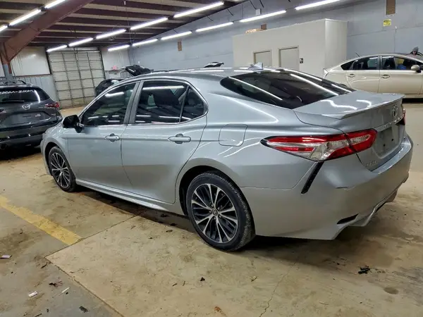 4T1G11AK8LU975954 2020 TOYOTA CAMRY - Image 2