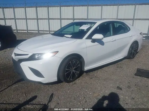 4T1G11AK8LU980359 2020 TOYOTA CAMRY - Image 2