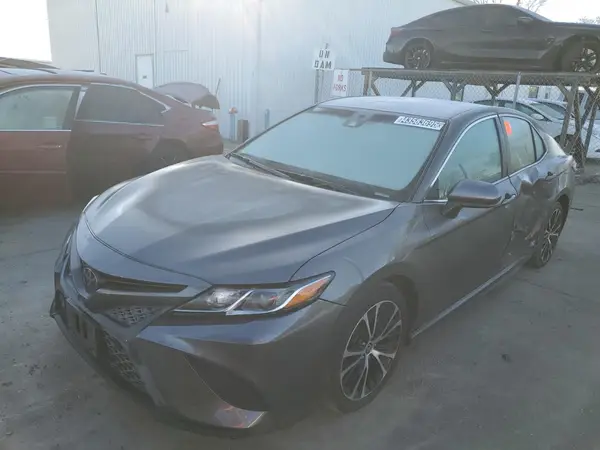 4T1G11AK8LU993239 2020 TOYOTA CAMRY - Image 1