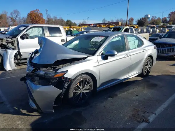 4T1G11AK8MU402795 2021 TOYOTA CAMRY - Image 2
