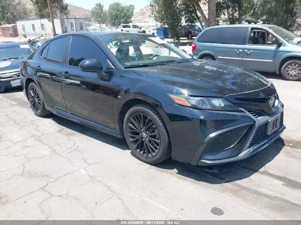 4T1G11AK8MU402814 2021 TOYOTA CAMRY - Image 1