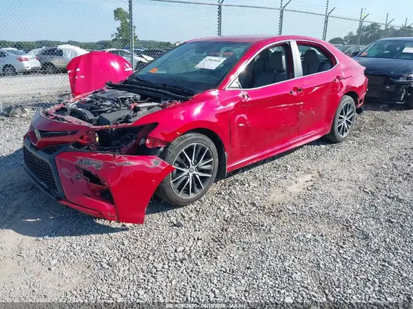 4T1G11AK8MU403896 2021 TOYOTA CAMRY - Image 2