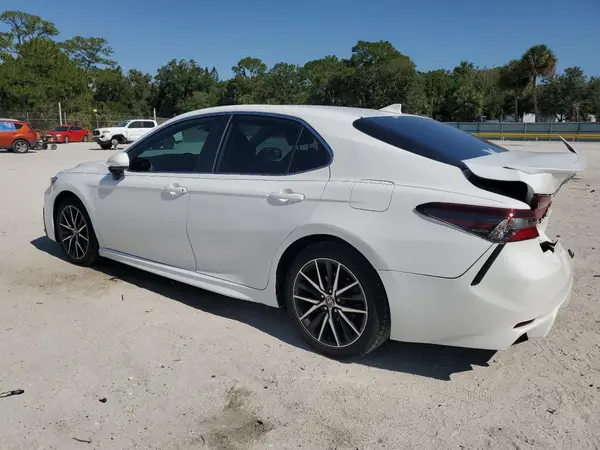 4T1G11AK8MU406426 2021 TOYOTA CAMRY - Image 2