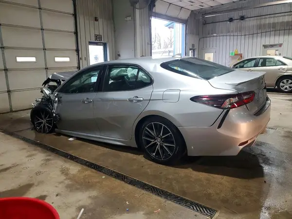 4T1G11AK8MU407530 2021 TOYOTA CAMRY - Image 2
