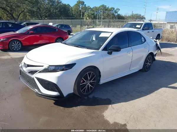 4T1G11AK8MU408046 2021 TOYOTA CAMRY - Image 2