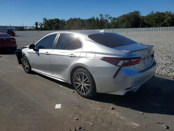 4T1G11AK8MU408404 2021 TOYOTA CAMRY - Image 2