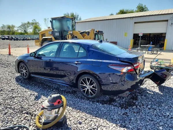 4T1G11AK8MU409617 2021 TOYOTA CAMRY - Image 2