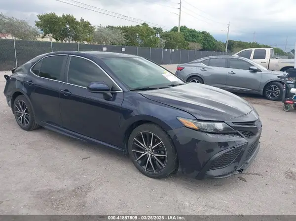4T1G11AK8MU410296 2021 TOYOTA CAMRY - Image 1