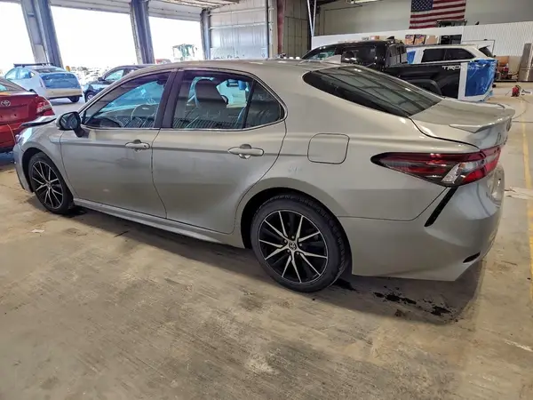 4T1G11AK8MU410525 2021 TOYOTA CAMRY - Image 2