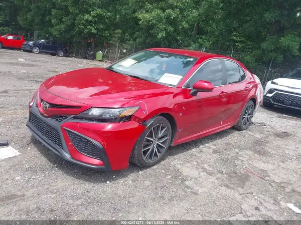 4T1G11AK8MU411447 2021 TOYOTA CAMRY - Image 2