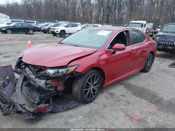 4T1G11AK8MU412081 2021 TOYOTA CAMRY - Image 2