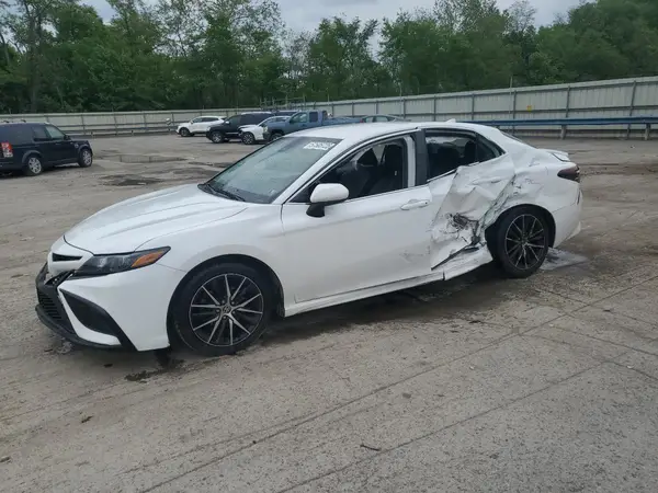 4T1G11AK8MU412422 2021 TOYOTA CAMRY - Image 1