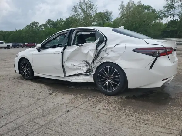 4T1G11AK8MU412422 2021 TOYOTA CAMRY - Image 2