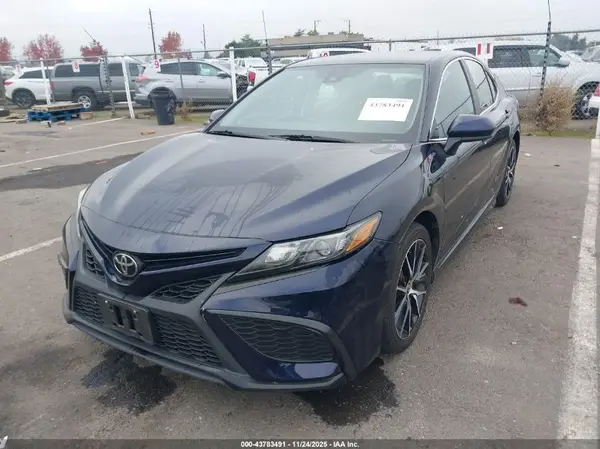 4T1G11AK8MU413554 2021 TOYOTA CAMRY - Image 2