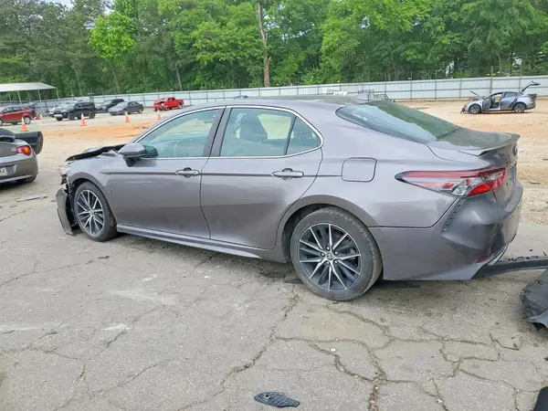 4T1G11AK8MU415076 2021 TOYOTA CAMRY - Image 2